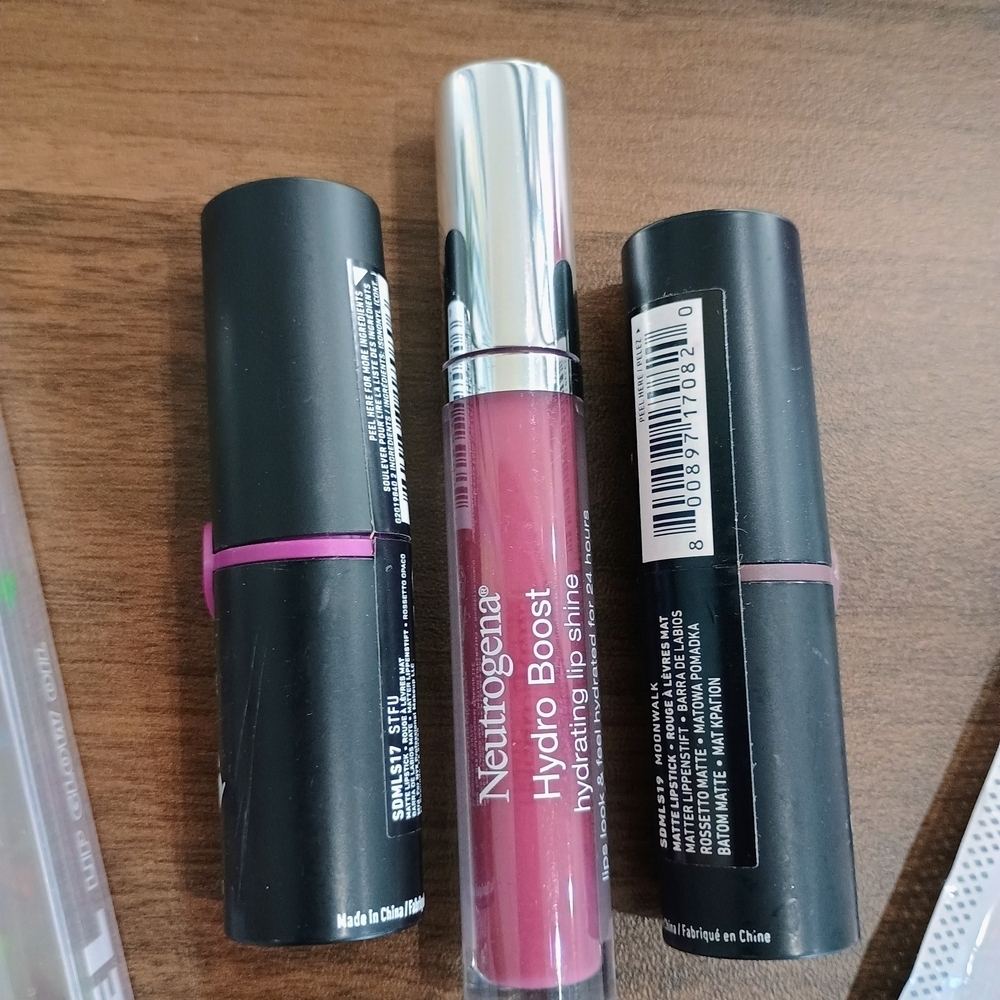 Makeup Bundle With Make Up Brushes - Picture 7 of 8
